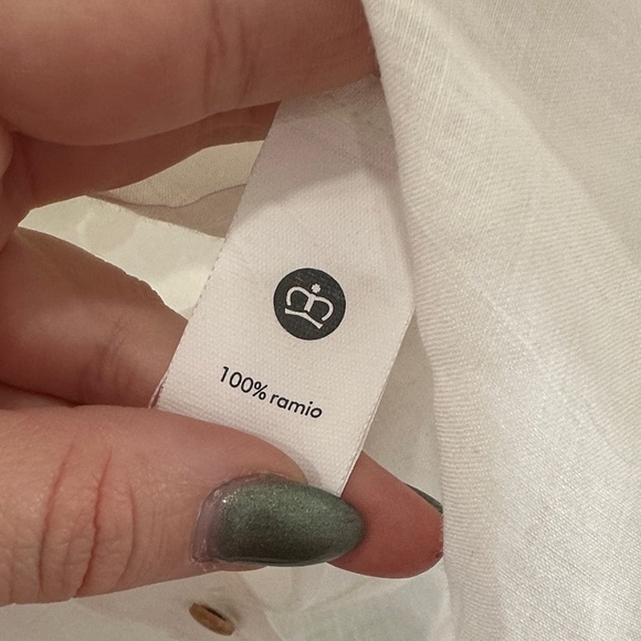 Chic White Button-Down Ruffle Blouse - Picture 4 of 5